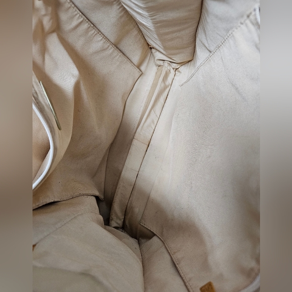 CHANEL Caviar Tote w/wooden handles - Picture 8 of 12